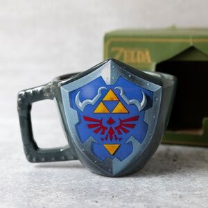 Nintendo Legend of Zelda Hylian Shield Coffee Mug Cup 2015 in Original Box